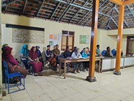 Pengkajian Keadaan dan Penggalian Gagasan di Padukuhan  Temuireng dipimpin oleh Lurah Giripanggung